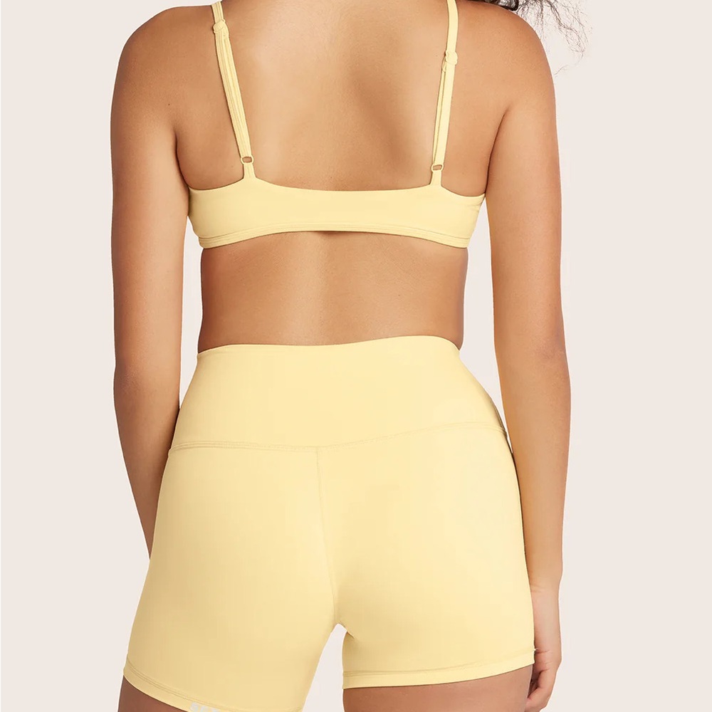 *EXCLUSIVE* SET Active Butter Yellow Breathe Shorts Set - Picture 4 of 8